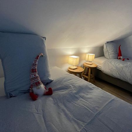 Le Grenier De Charlotte Apartment Libin Bagian luar foto