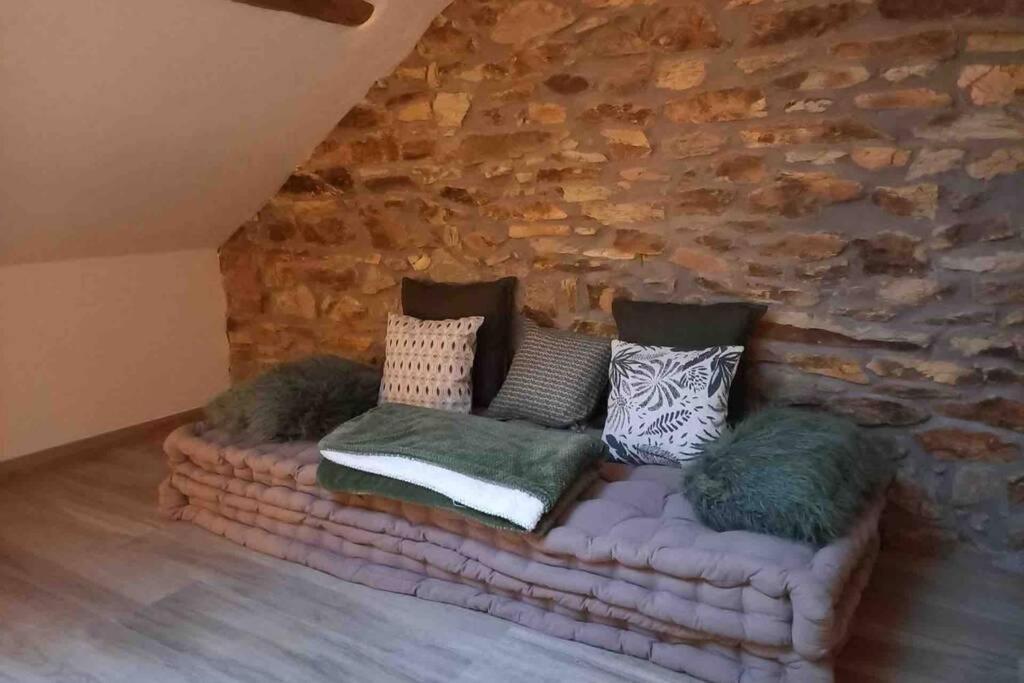 Le Grenier De Charlotte Apartment Libin Bagian luar foto