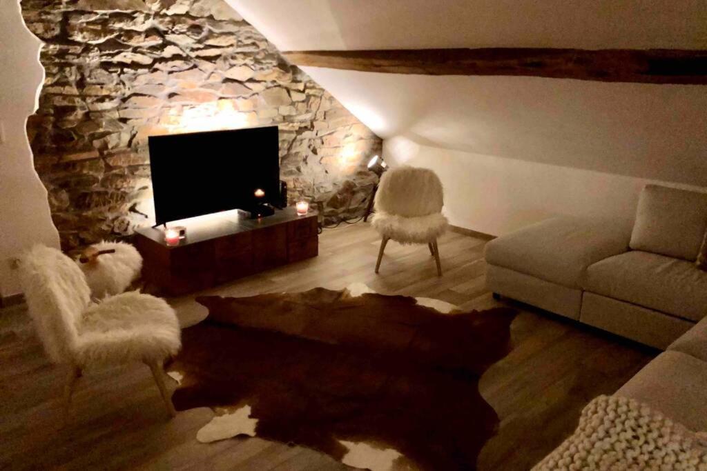 Le Grenier De Charlotte Apartment Libin Bagian luar foto