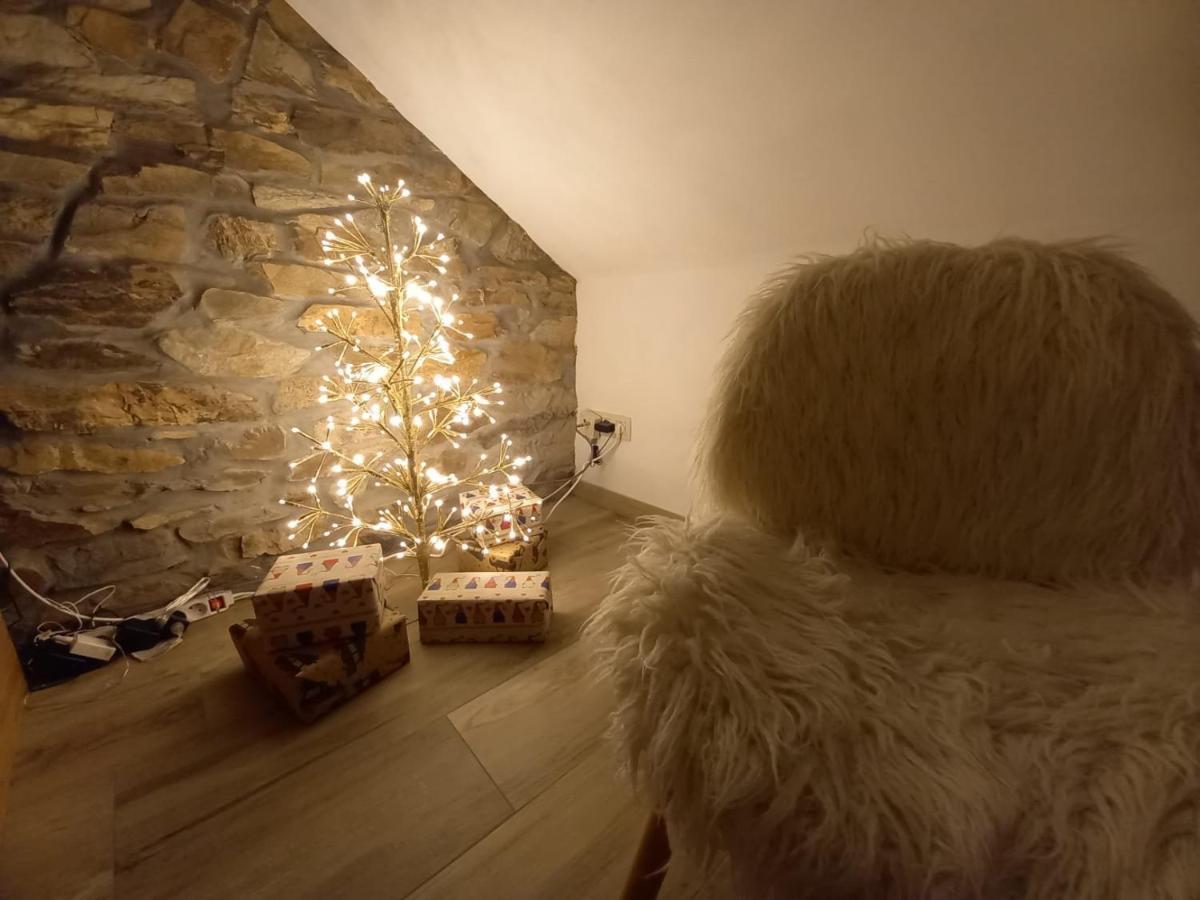 Le Grenier De Charlotte Apartment Libin Bagian luar foto