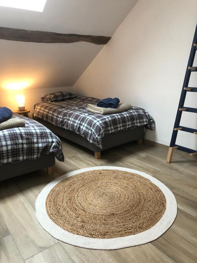 Le Grenier De Charlotte Apartment Libin Bagian luar foto