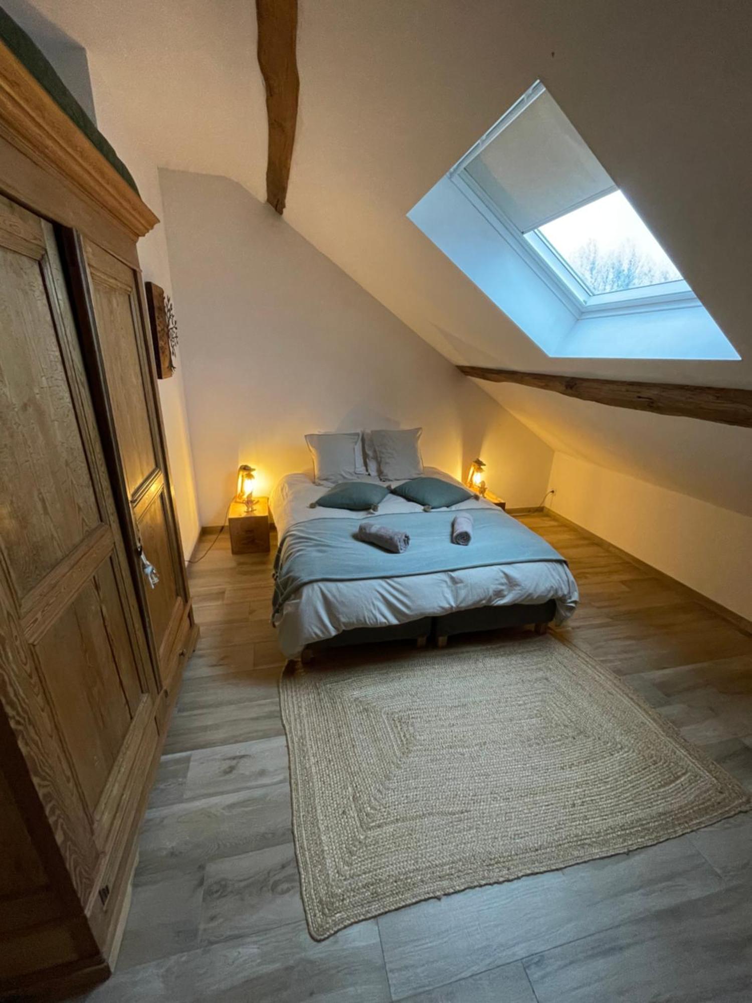Le Grenier De Charlotte Apartment Libin Bagian luar foto